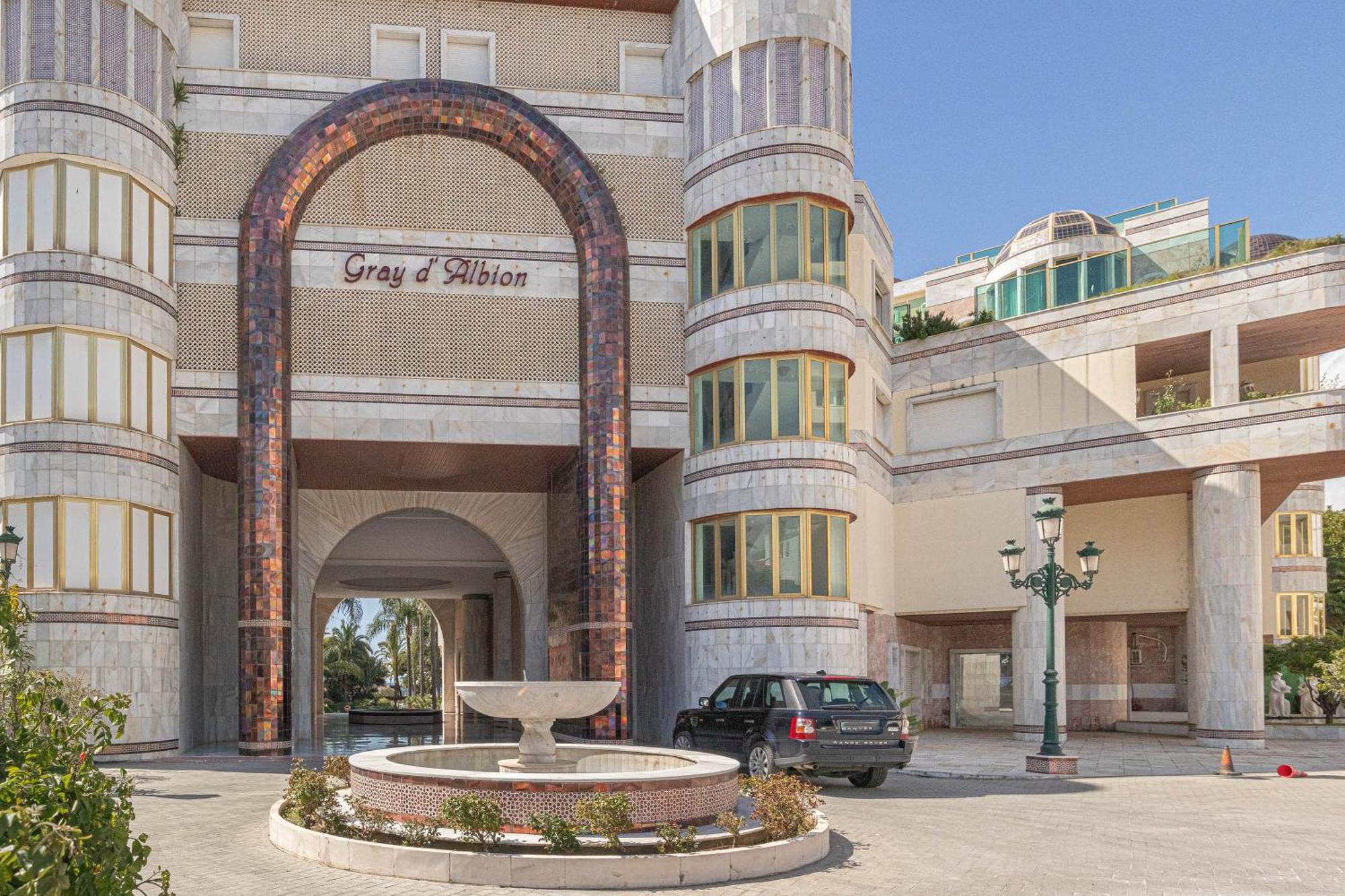 Apartment Gray Dalbion Puerto Banus - Happy *